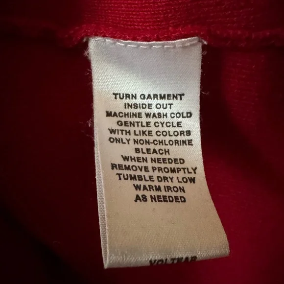 Sleeveless Red Turtleneck Top - Picture 5 of 5